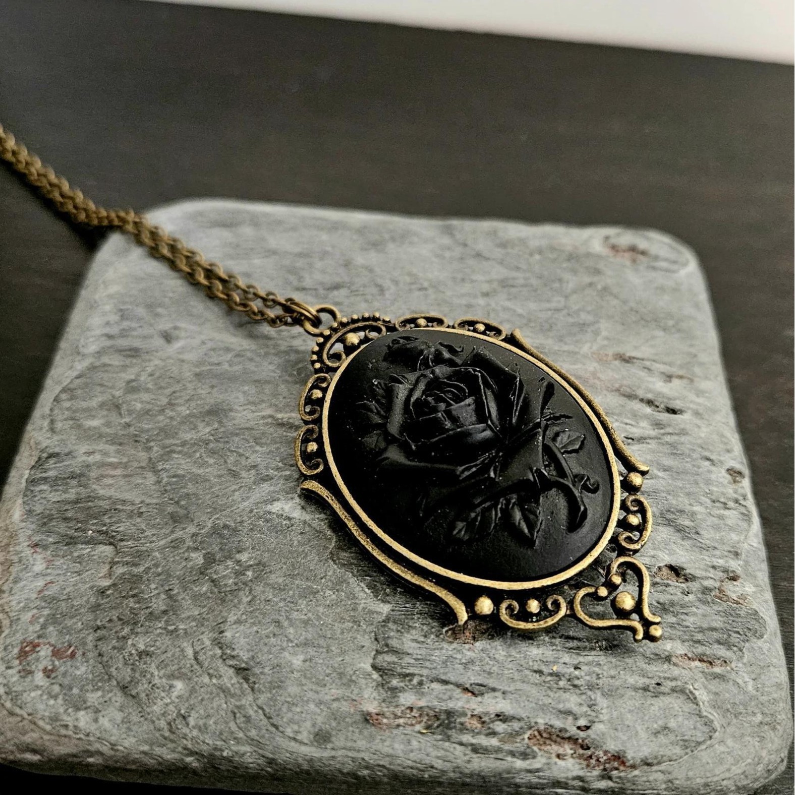 Retro and Trendy Oval Pendant  – обзор и цена Y2K Ethnic Fashion